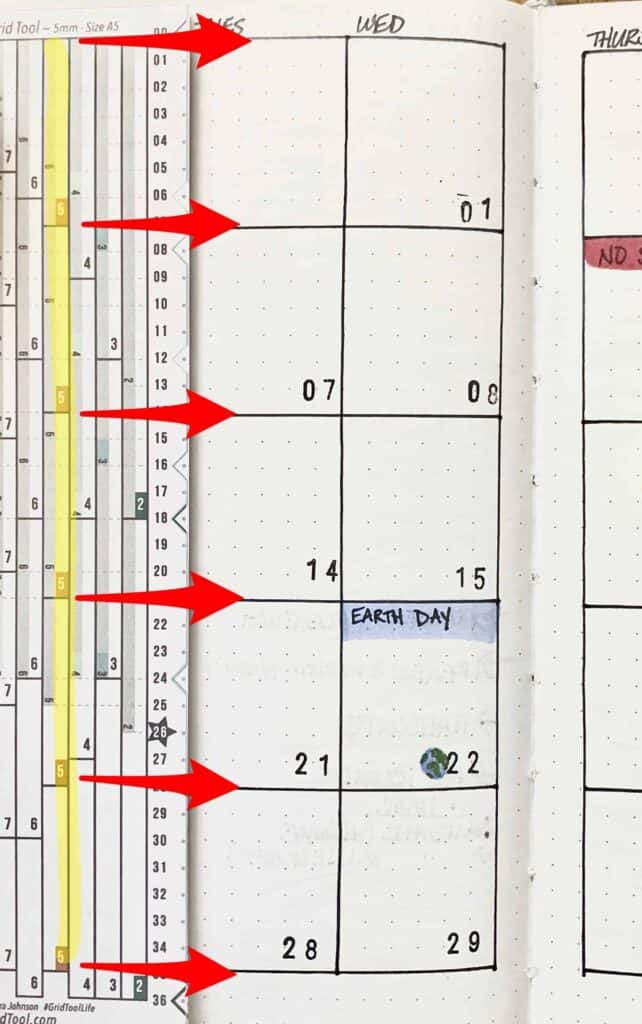 bullet journal monthly spread showing 6 red arrows to indicate 5 even rows